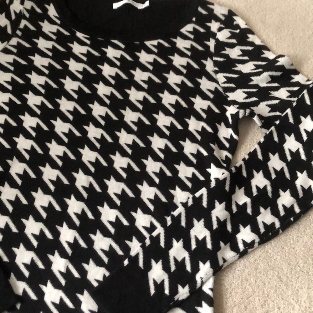 Houndstooth sweater! - Picture 3 of 3